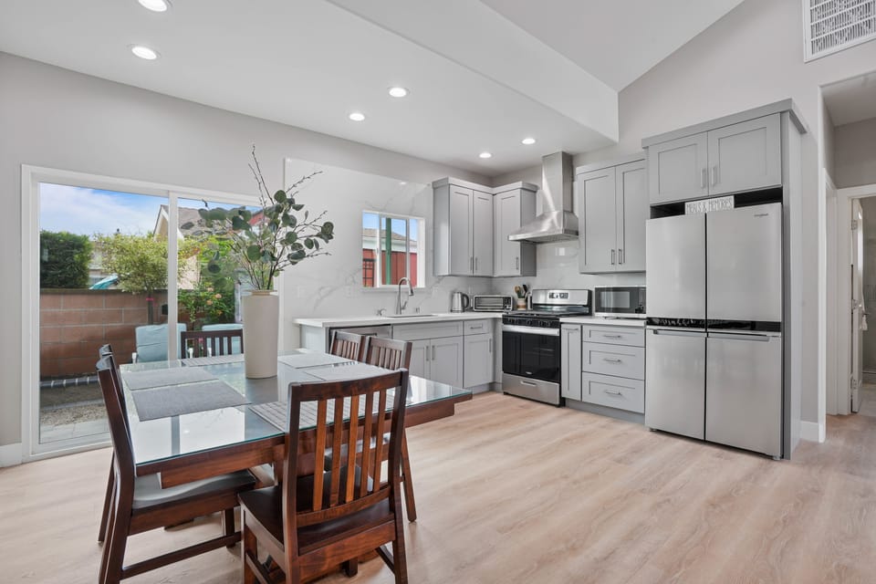 2 Mi to Disneyland: Home w/ Furnished Patio! House in Anaheim