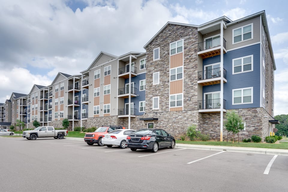 4 Mi to National Sports Center: Apt in Blaine Apartment in Blaine