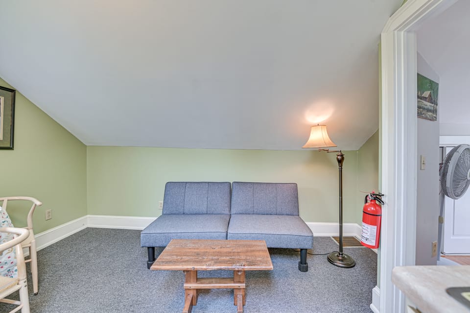 Quaint & Charming Cherry Valley Escape! Apartment in Capital District, NY, USA