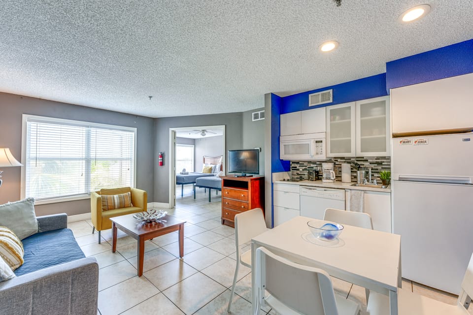 2 Mi to Disney: Resort Condo w/ Pool Access Apartment in Bay Lake