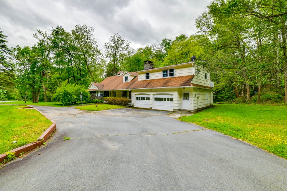 Serene Duplex w/ On-Site Brook in Callicoon Center Apartment in Pennsylvania