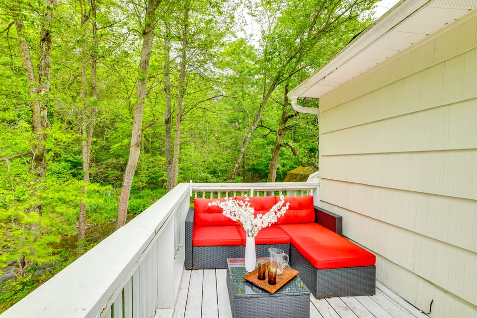 Serene Duplex w/ On-Site Brook in Callicoon Center Apartment in Pennsylvania