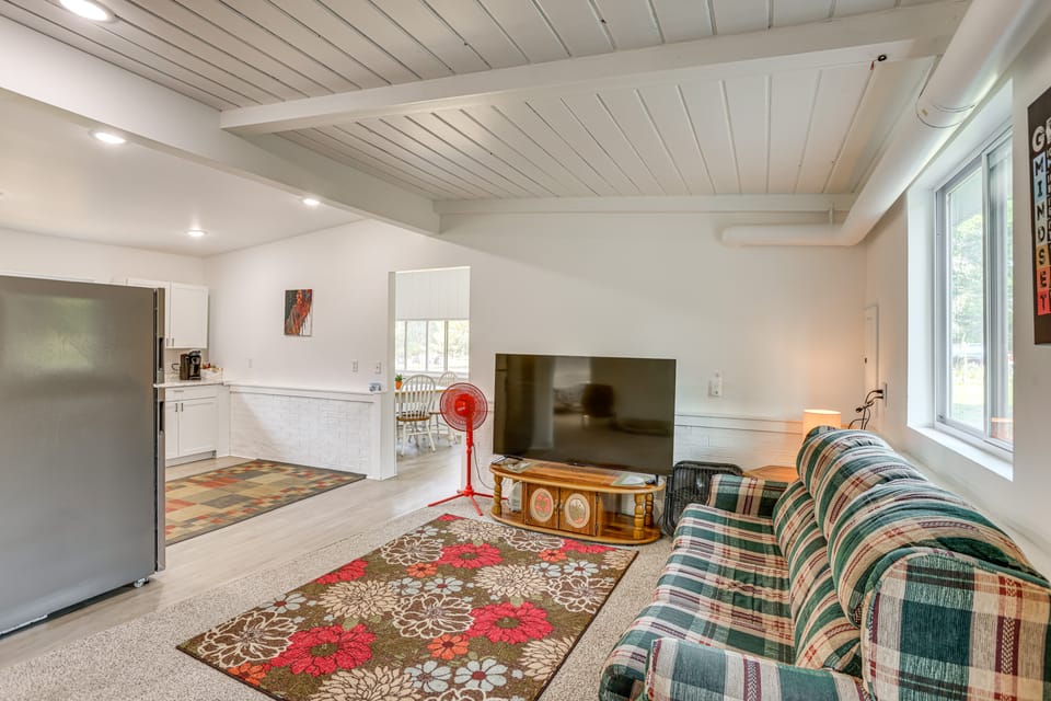 Pet-Friendly Retreat: Over 3 Acres in Baldwin! House in Michigan