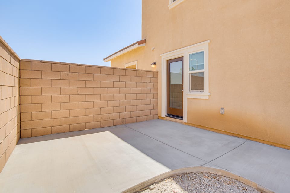 Cozy Desert Sanctuary 9 Mi to Mojave Narrows Park! Apartment in Victorville