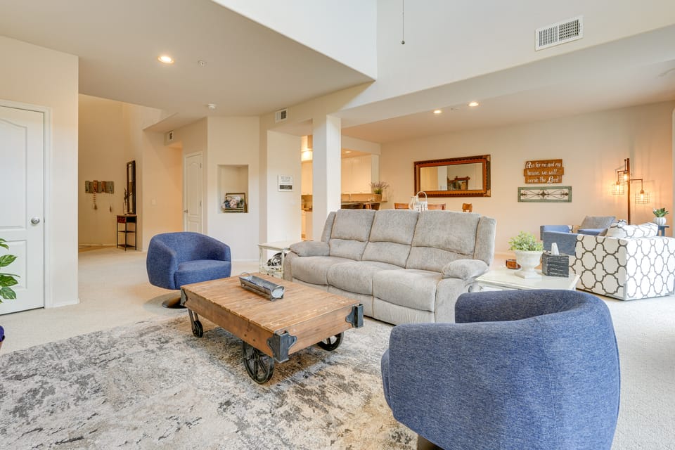 1 Mi to Golf: Lake-View Condo w/ Pool in Chandler! Apartment in Chandler