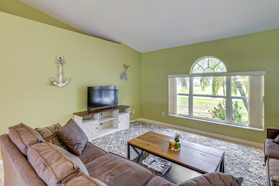 7 Mi to River & Ocean: Family Getaway in Sebastian House in Sebastian
