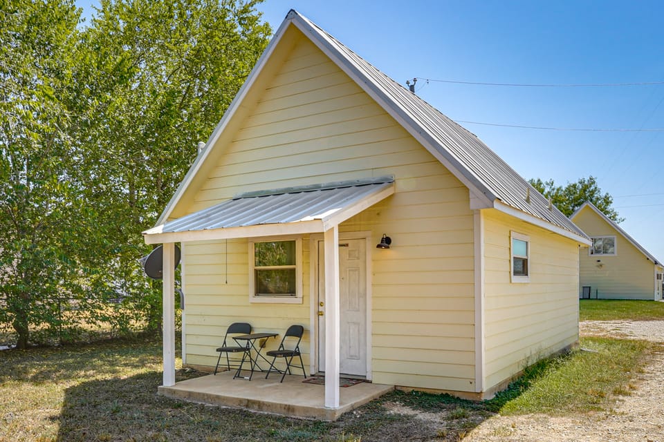 < 1 Mi to Main St: Quiet Home w/ Yard in Stockdale House in Texas