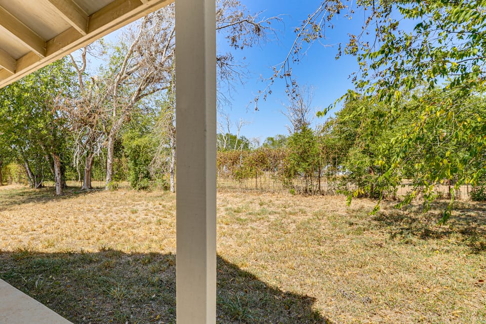 < 1 Mi to Main St: Quiet Home w/ Yard in Stockdale House in Texas