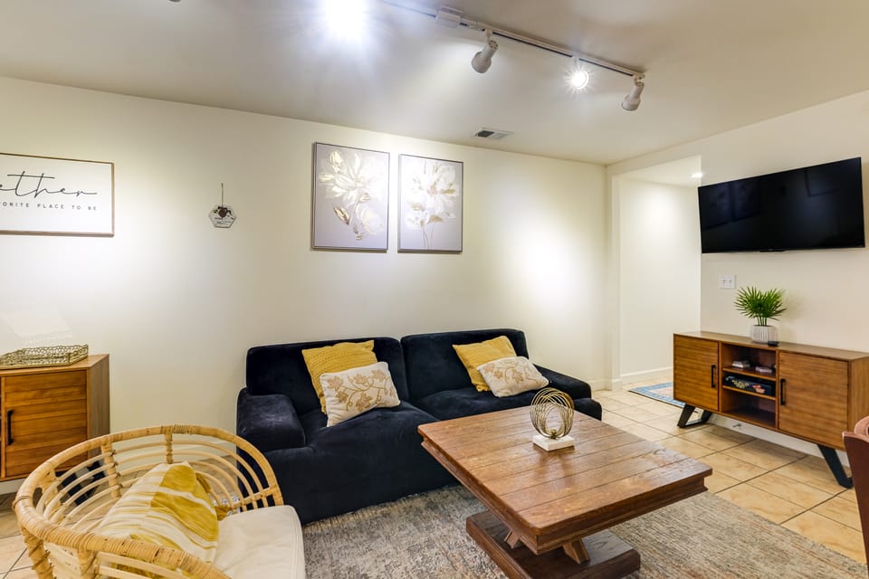 1/2 Mi to Metrobus Stop! Walkable Petworth Duplex Apartment in District of Columbia