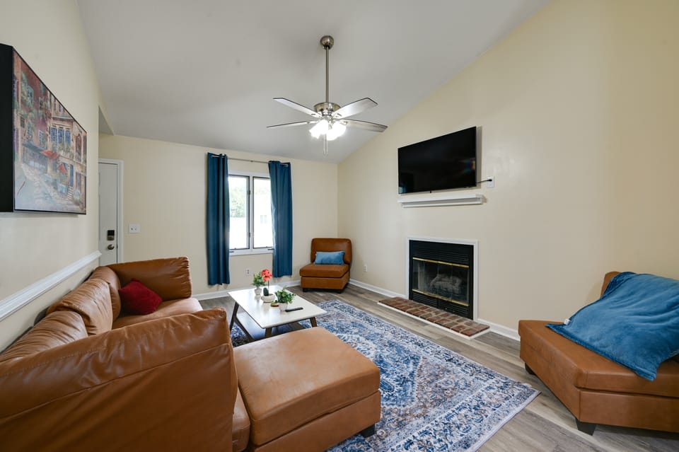 Game Day Ready: Greenville Stay w/ Patio Dining Apartment in Greenville
