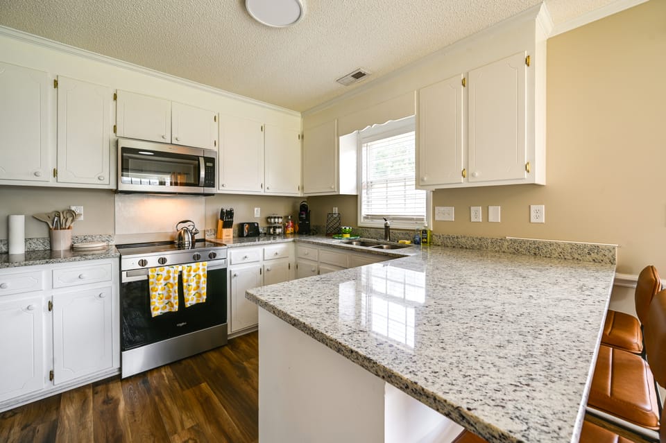 6 Mi to Med District: Greenville Home w/ Yard Apartment in Greenville