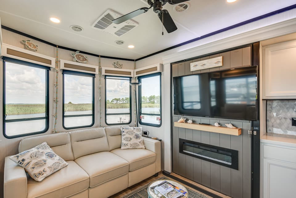 Pools, Boat Ramp & More: Cottage in Virginia Beach Cottage in Sandbridge