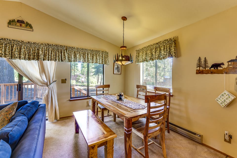 Quiet Truckee Retreat w/ Deck, 5 Mi to Donner Lake House in Truckee