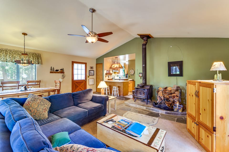 Quiet Truckee Retreat w/ Deck, 5 Mi to Donner Lake House in Truckee