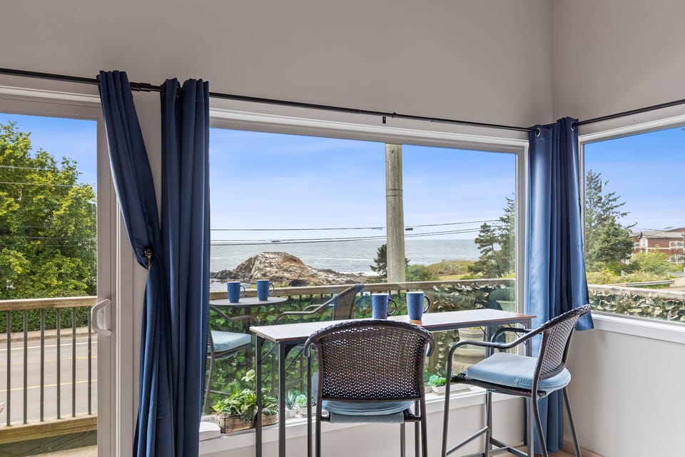 Steps to Pirate Cove: Oregon Coast Condo w/ View Apartment in Depoe Bay