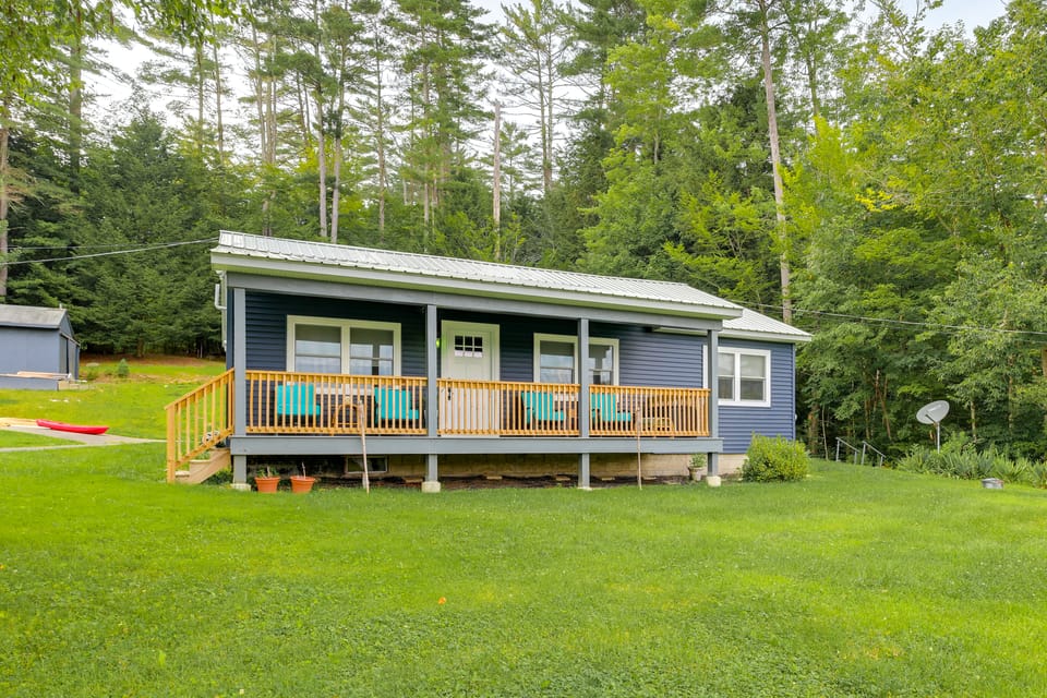 Waterfront Haven Bi-Level Lakefront Deck/Game Cntr House in Lake George