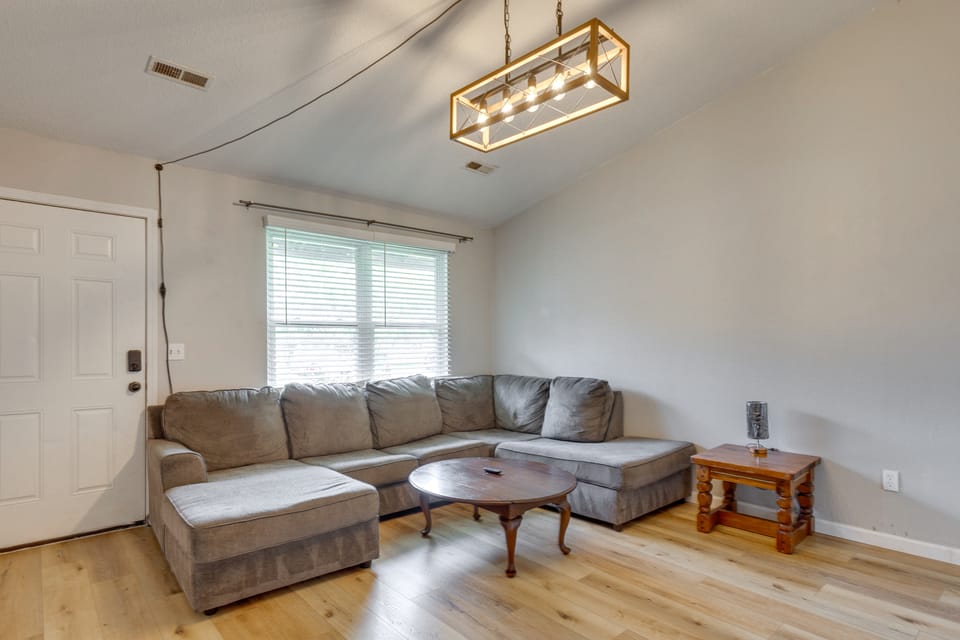 12 Mi to St Louis: Pet-Friendly Metro East Home House in Pontoon Beach