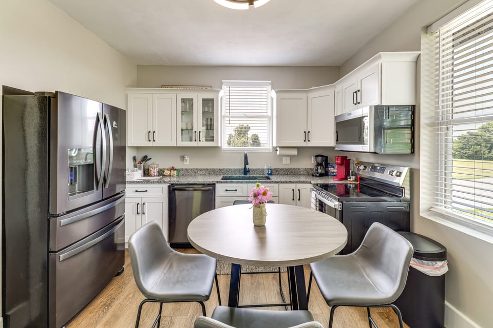 Remodeled Columbia Home: 14 Mi to St Louis House in Ozark Mountains