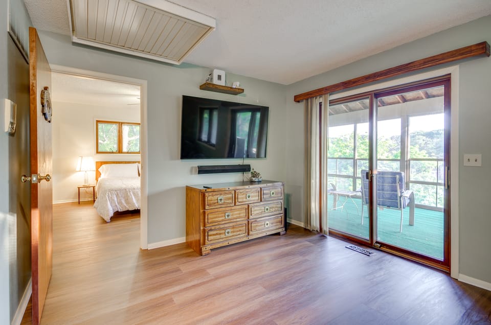 Dock & Prime Location: Lakefront Osage Beach Home House in Osage Beach