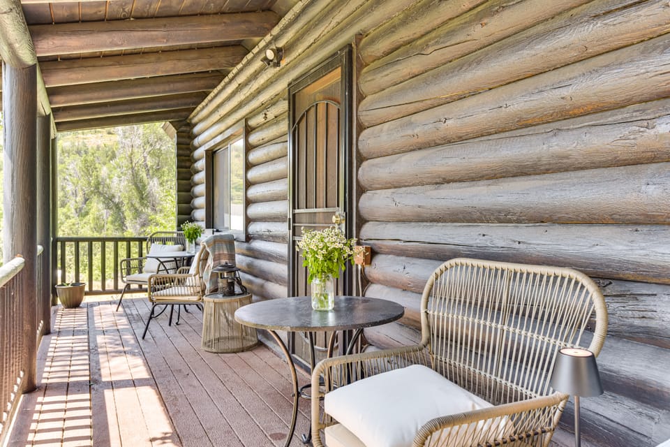 Ski, Hike & More: Homey Huntsville Retreat! House in Utah