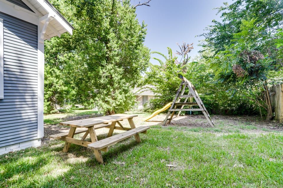 1 Mi to Dtwn! Restored 1930s Brenham Retreat House in Brenham