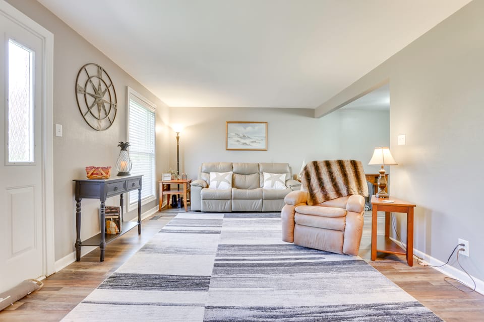 Townhome 10 Mi to WPAFB & Dayton! Apartment in Beavercreek