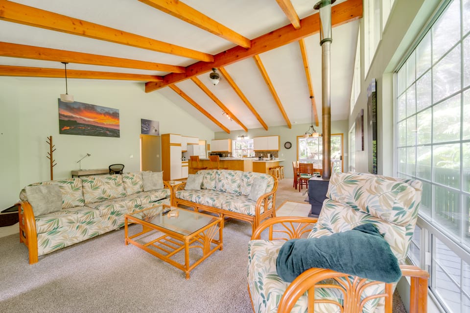 Private Hot Tub & Deck: Tranquil Volcano Hideaway! House in Volcano