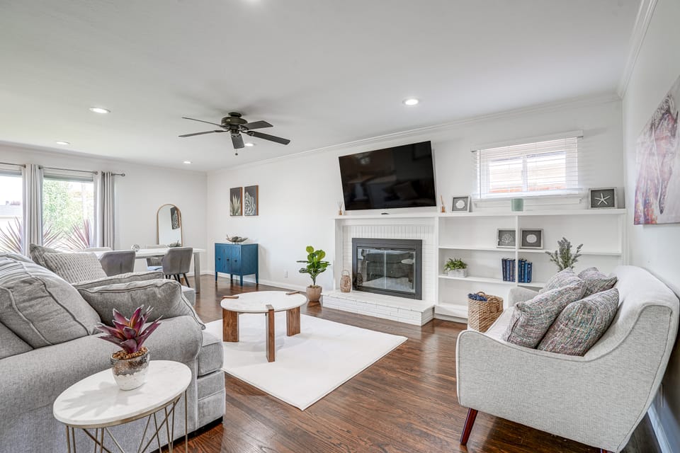 Private Zen Garden + Fireplace: Chic Hayward Oasis House in Union City