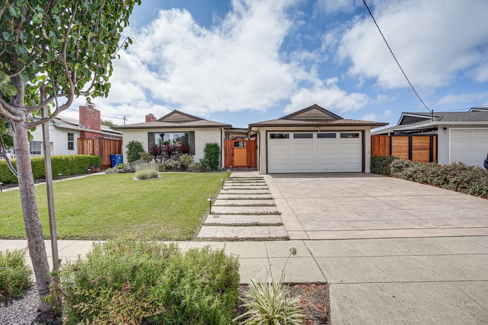 Private Zen Garden + Fireplace: Chic Hayward Oasis House in Union City
