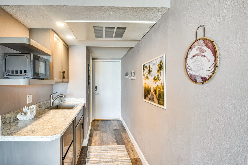 Oceanfront Gem - Walk to Daytona Beach Pier! Apartment in Florida