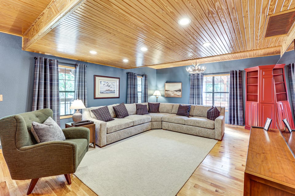 Creek Access, Games: Family-Friendly Royal Retreat House in Garland County