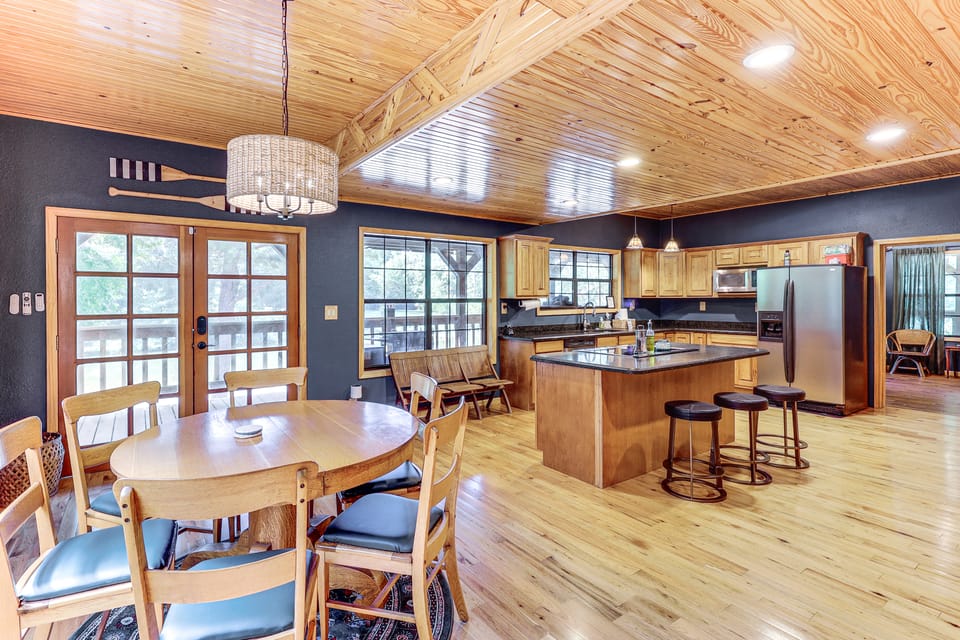 Creek Access, Games: Family-Friendly Royal Retreat House in Garland County