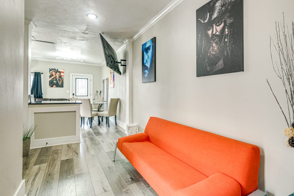 EaDo Nightlife & Sports Hub! Walkable Houston Stay Apartment in Houston