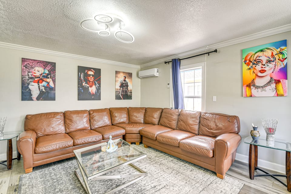 Walk to Harrisburg Blvd: East Downtown Houston Apt Apartment in Houston