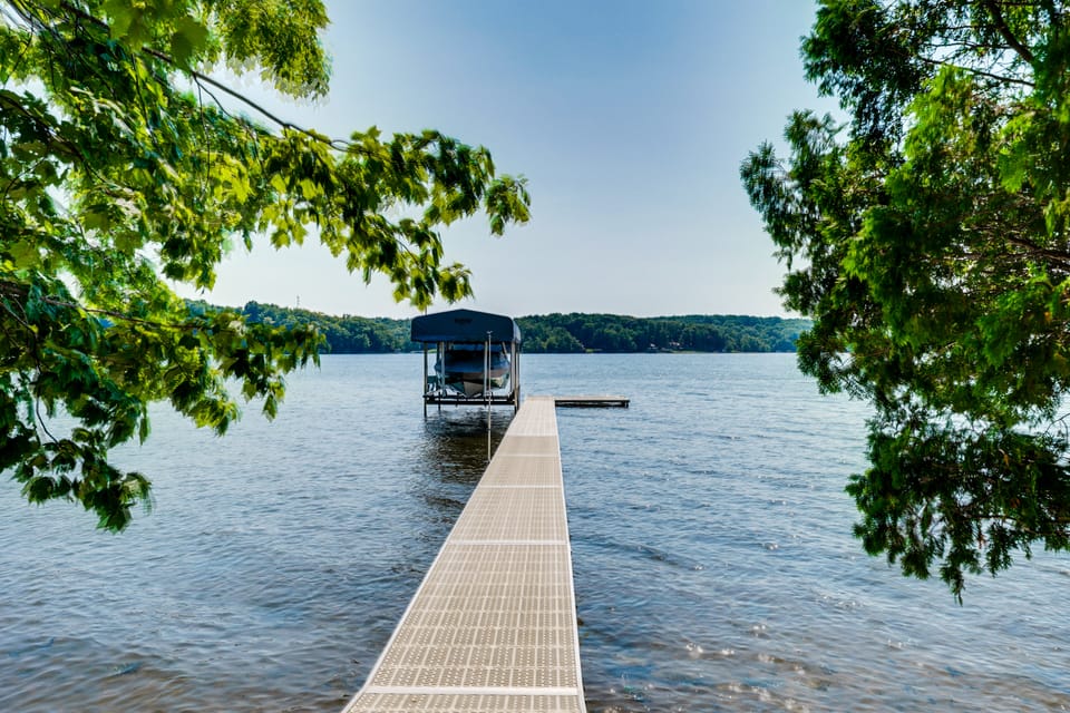 Group Getaway on Hamlin Lake: Fire Pit & Dock! House in Hamlin Lake