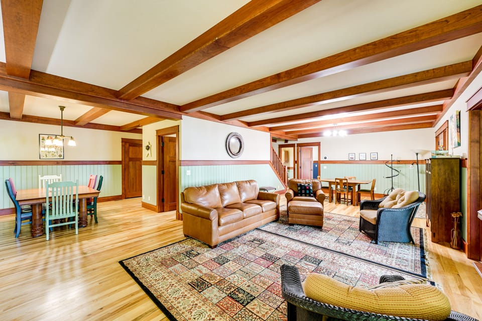 Group Getaway on Hamlin Lake: Fire Pit & Dock! House in Hamlin Lake