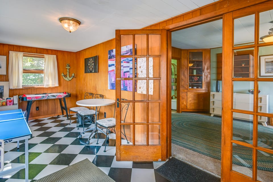 Boat & Unwind! Charming Atwood Lake Farmhouse House in Ohio