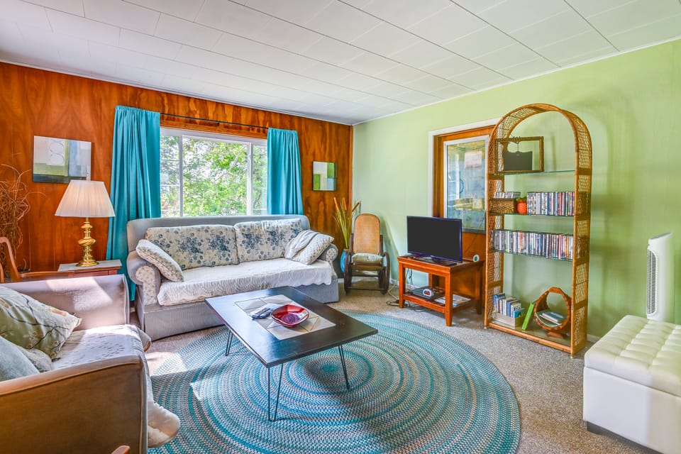 Boat & Unwind! Charming Atwood Lake Farmhouse House in Ohio