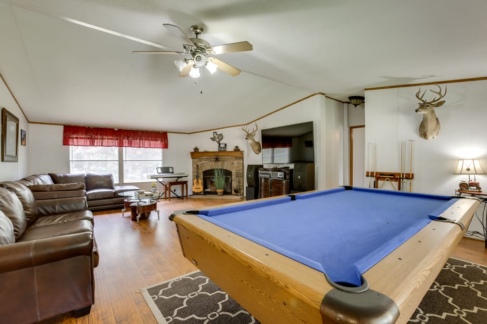 Play Games, Bike & Unwind: Cleveland Family Home! House in Texas