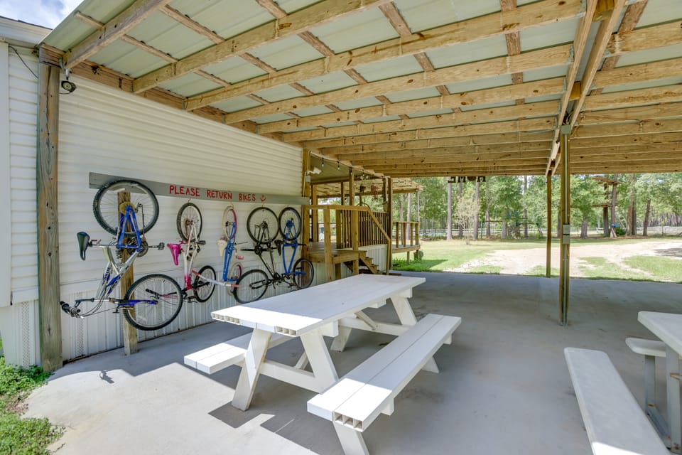 Play Games, Bike & Unwind: Cleveland Family Home! House in Texas