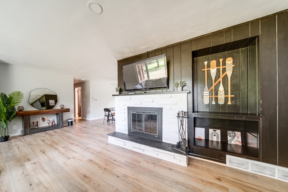 Home < 1 Mi to Lake Erie & Shades Beach Park! House in Allegheny River