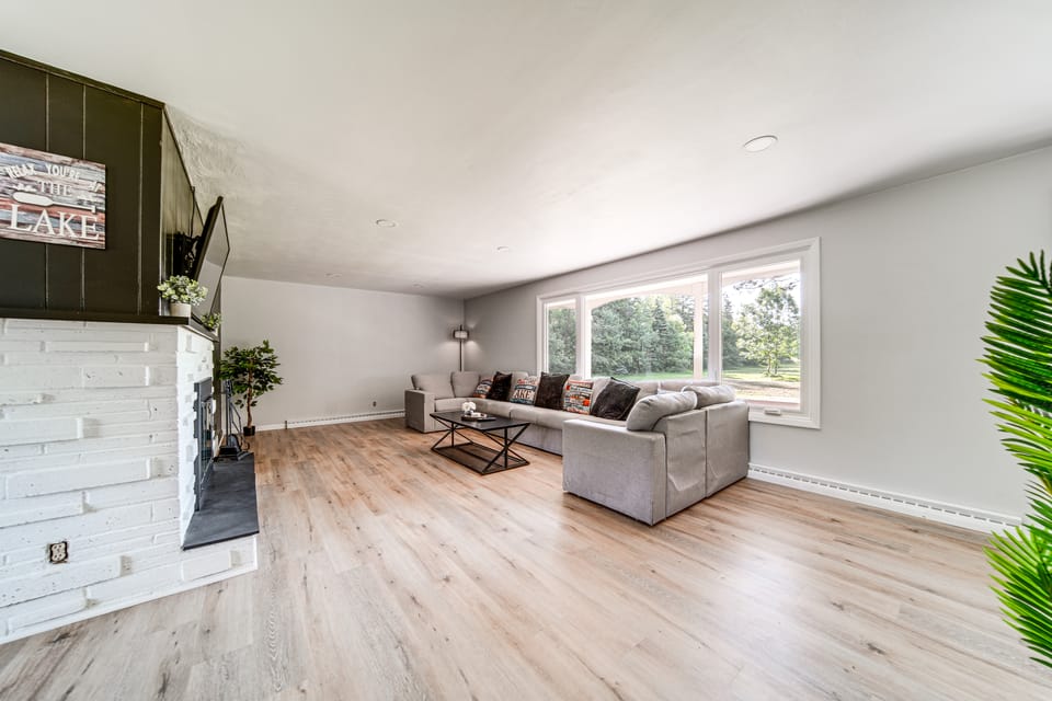 Home < 1 Mi to Lake Erie & Shades Beach Park! House in Allegheny River