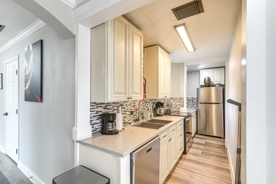 Walkable EaDo Apt w/ Yard! 2 Mi to Dtwn Houston Apartment in Houston