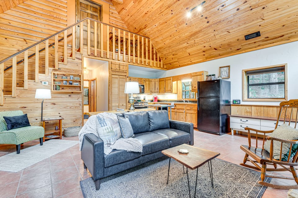 Hike, Fish & More: Cozy Cabin w/ Patio in Murphy! House in Tennessee