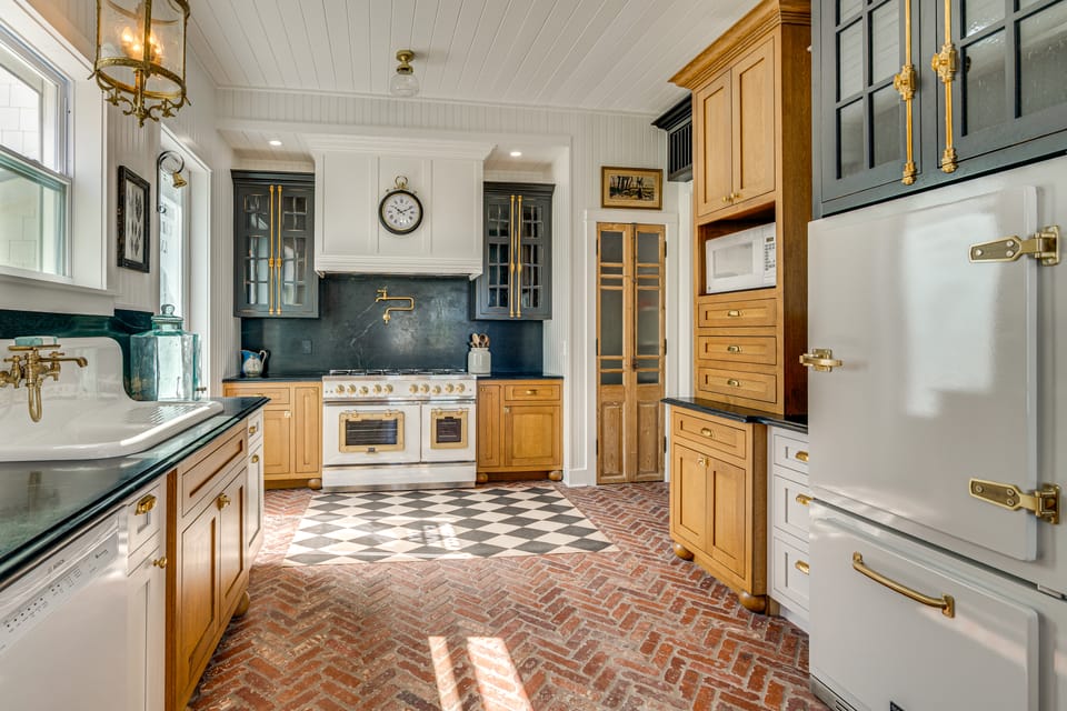 Luxe Pine Island Living: Historic Old Florida Gem! House in Bokeelia