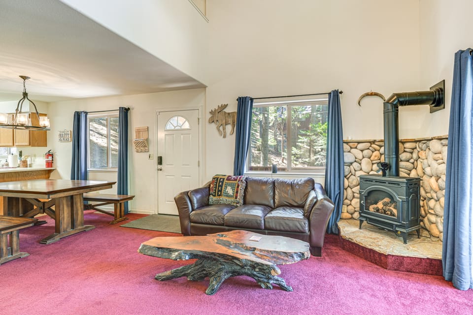 Hike, Swim, Golf: Family Retreat in Arnold! House in Arnold