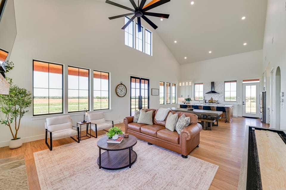 Rural Home w/ Hot Tub < 7 Mi to Winery & Golfing House in Oklahoma