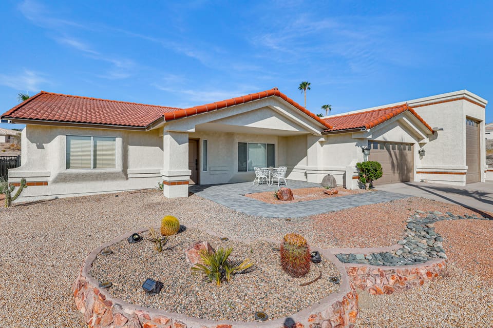 Fully Furnished Poolside Oasis 5 Mi to Lake Havasu House in Lake Havasu City