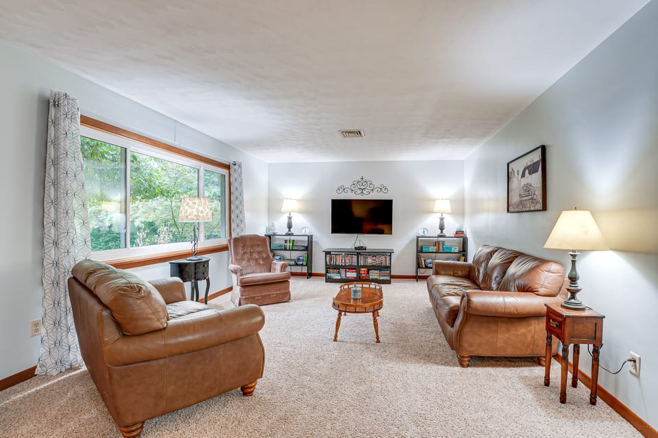 Fish, Hike & Golf: Countryside Retreat in Bluffton House in Indiana