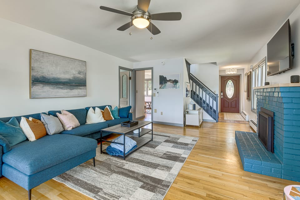 Swim, Boat & Explore! Lake Champlain Retreat! House in Malletts Bay